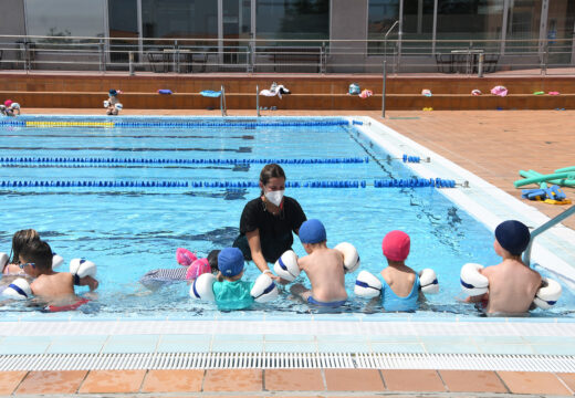 Carral inaugura a tempada de verán coa apertura das piscinas municipais